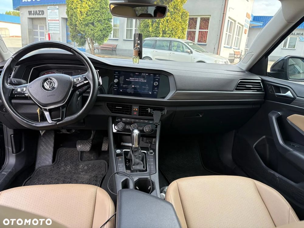 Volkswagen Jetta - 11