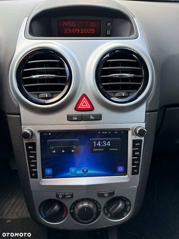 Opel Corsa 1.2 16V Cosmo - 12