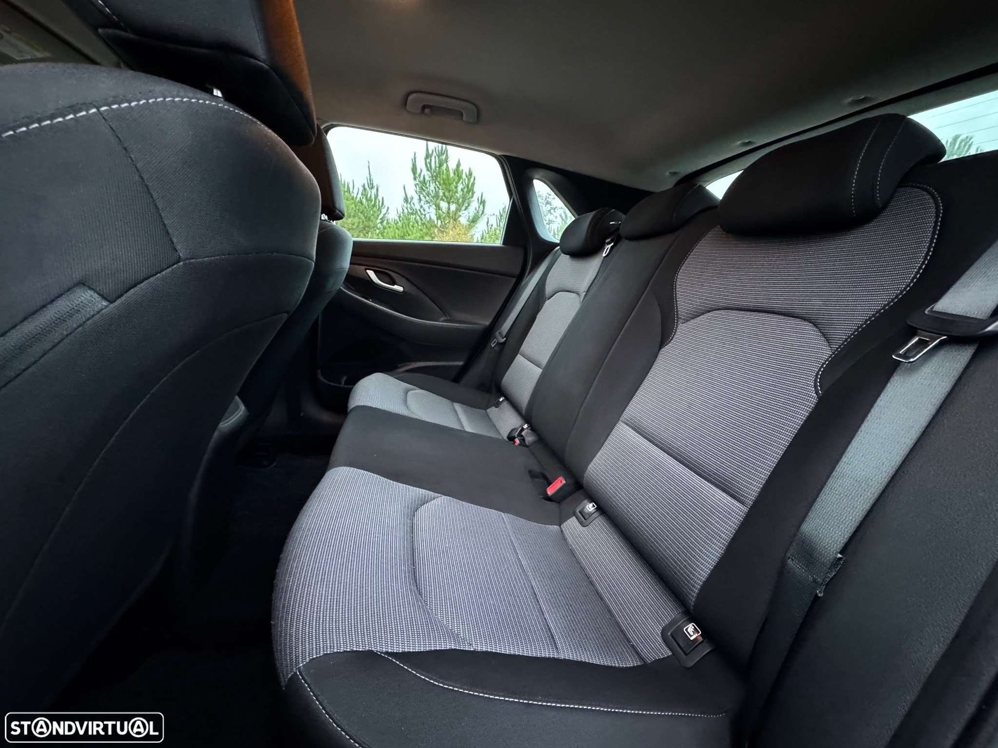 Hyundai i30 1.6 CRDI Blue Comfort+Navi - 21