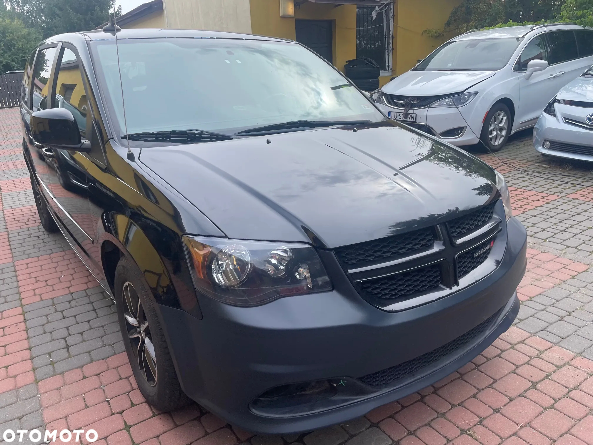 Dodge Grand Caravan - 2