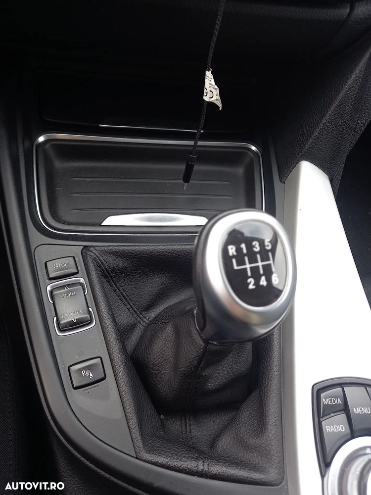 BMW Seria 3 320d xDrive DPF - 12