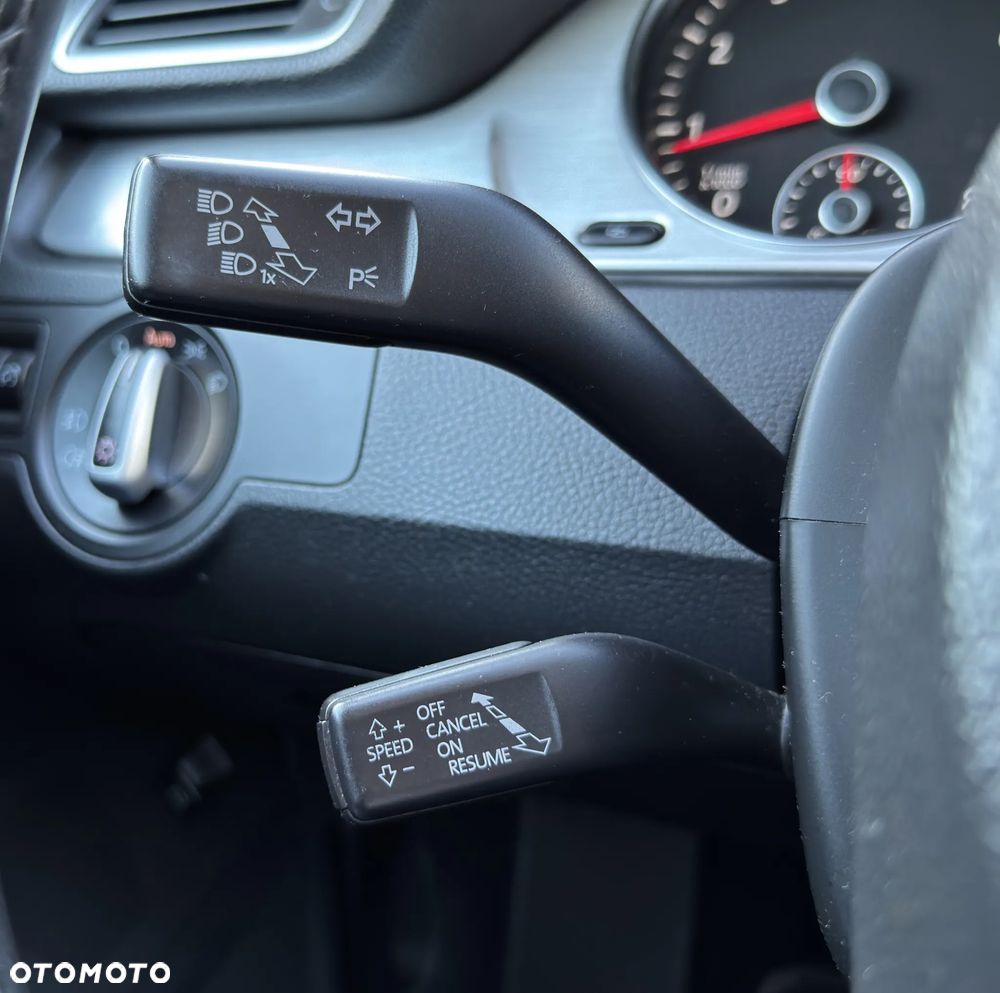 Volkswagen Passat - 27