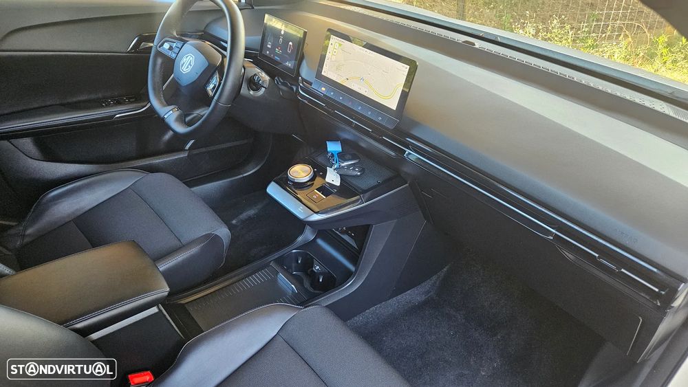 MG MG4 64 kWh Luxury - 35