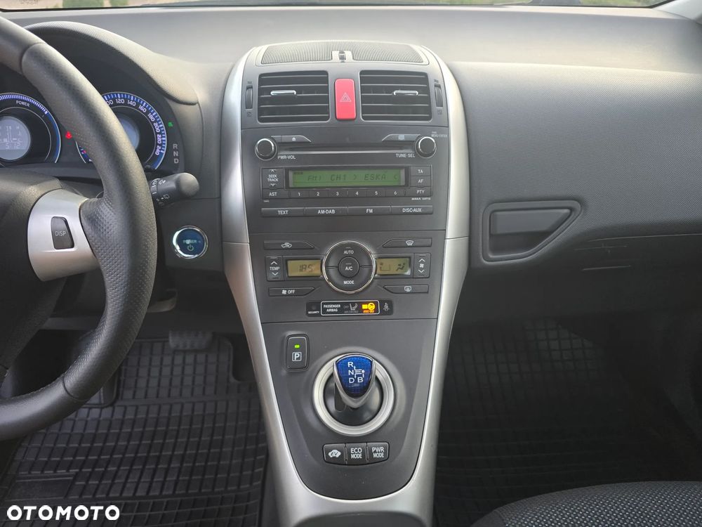 Toyota Auris 1.8 HSD Sol - 33