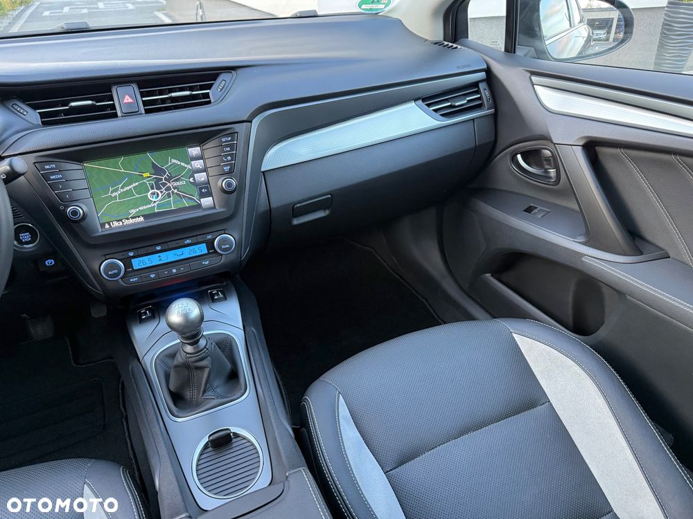 Toyota Avensis Touring Sports 1.8 Executive - 16