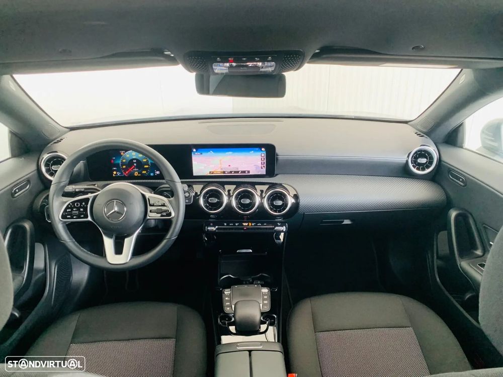 Mercedes-Benz CLA 180 7G-DCT Progressive - 32