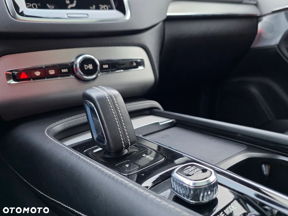 Volvo XC 90 AWD T8 Twin Engine Geartronic RDesign - 35