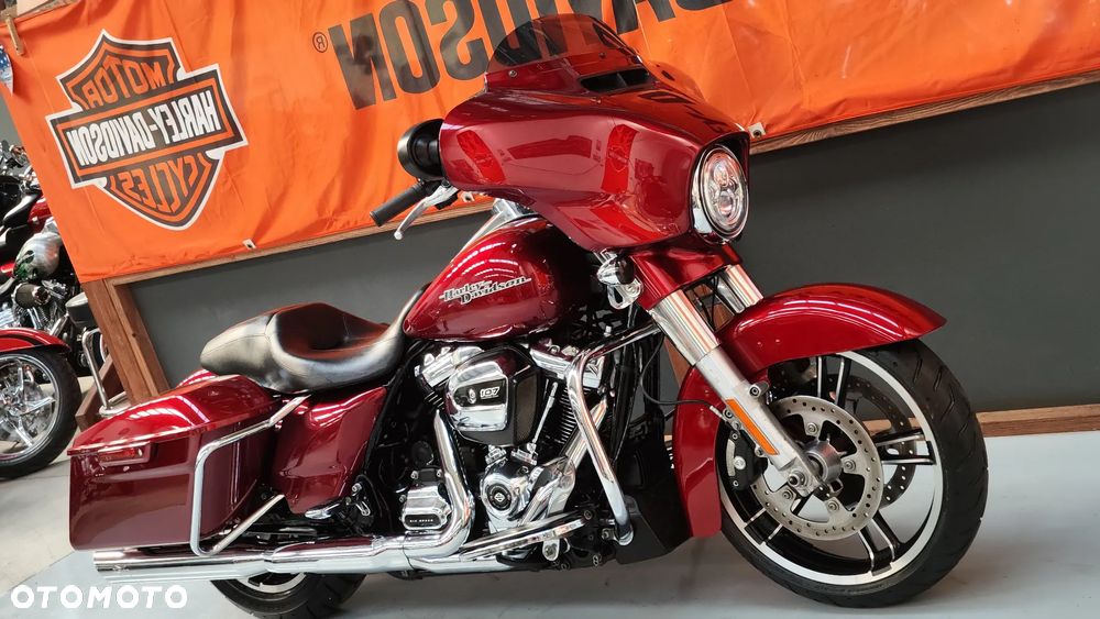 Harley-Davidson Touring Street Glide - 2