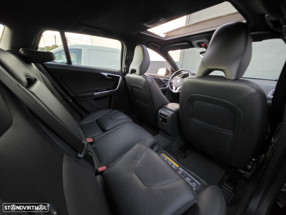 Volvo V60 Cross Country 2.0 D3 Summum Geartronic - 13