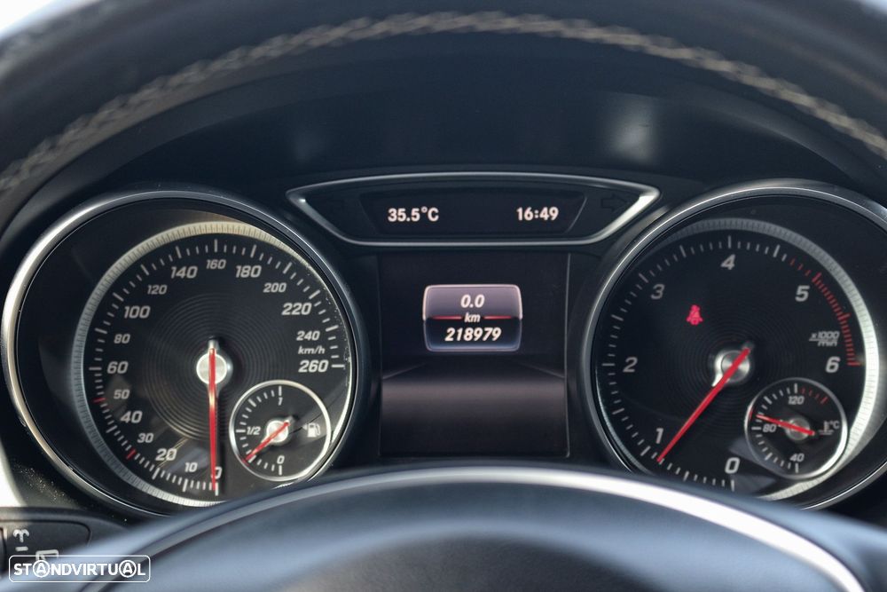 Mercedes-Benz CLA 180 d Urban - 25