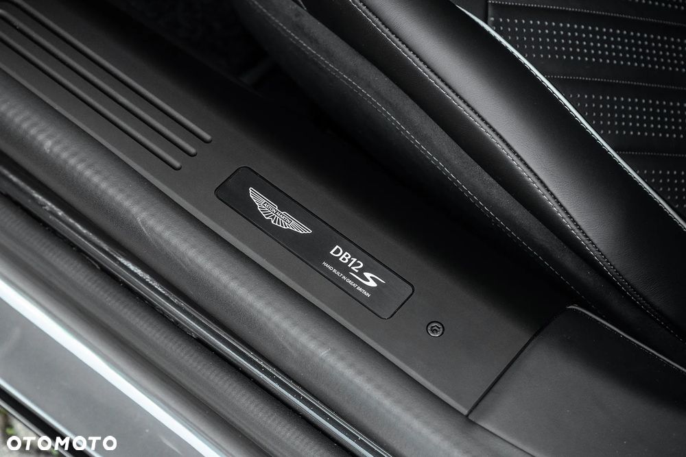 Aston Martin DB12 - 28
