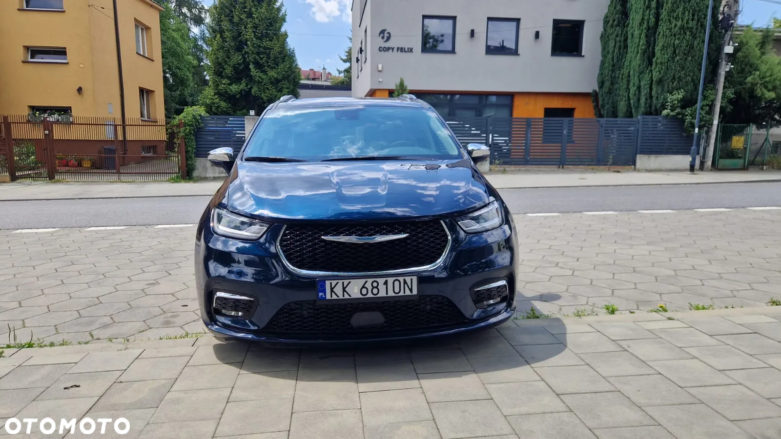 Chrysler Pacifica - 2