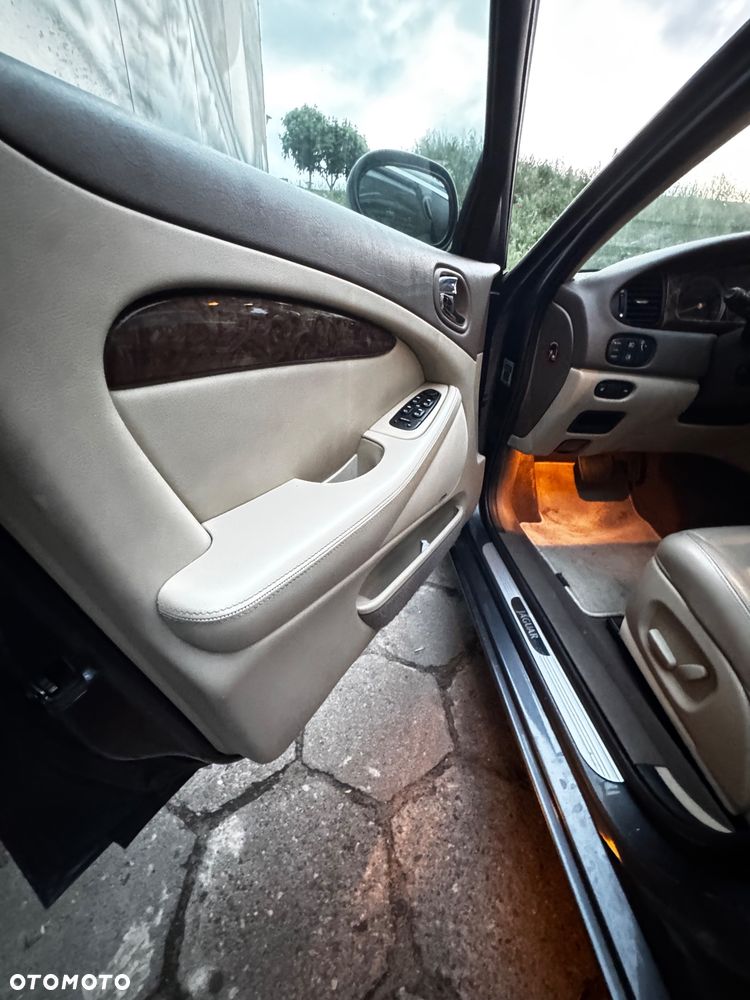 Jaguar S-Type 4.2 V8 - 17