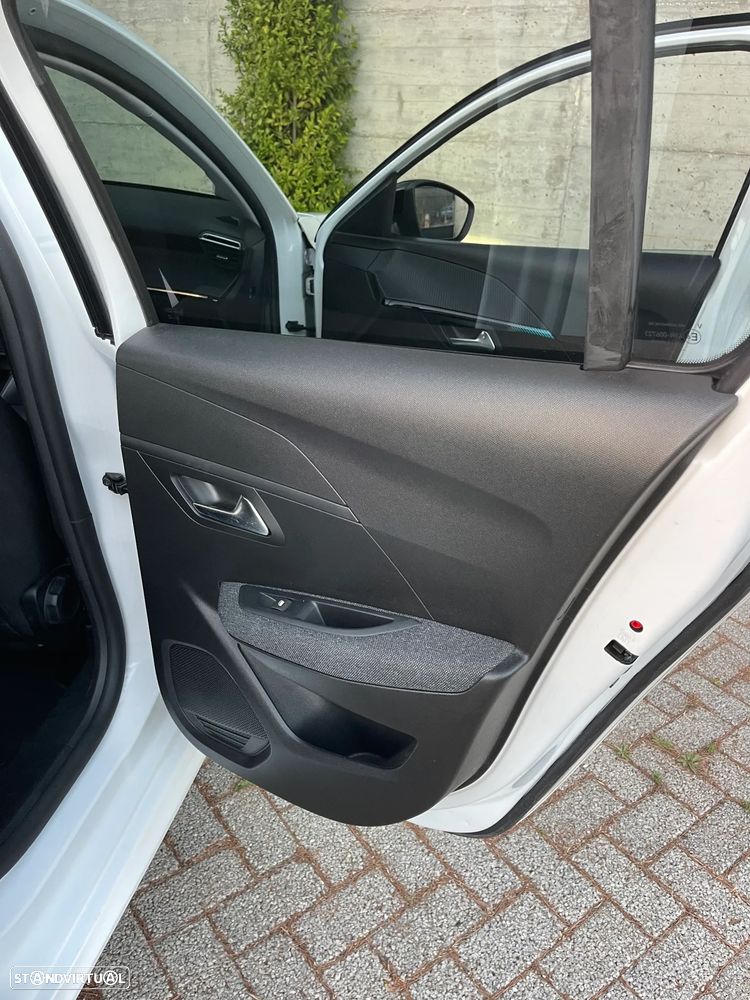 Peugeot 208 1.2 PureTech Allure - 18