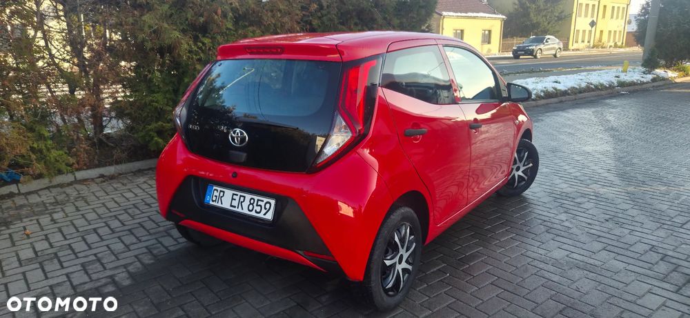 Toyota Aygo x-trend - 11