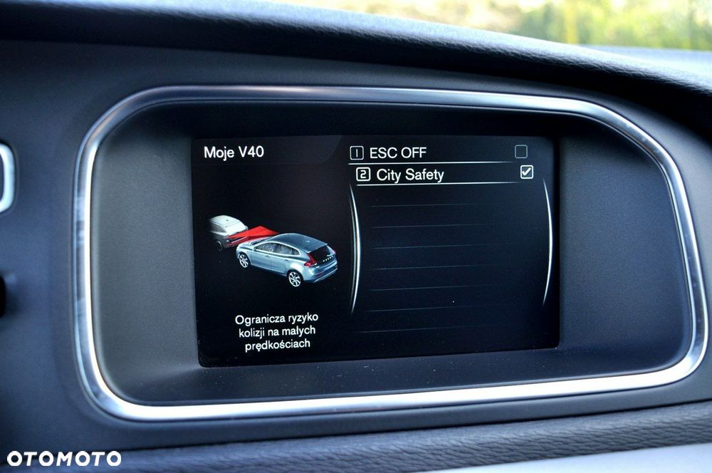 Volvo V40 D2 Momentum - 24