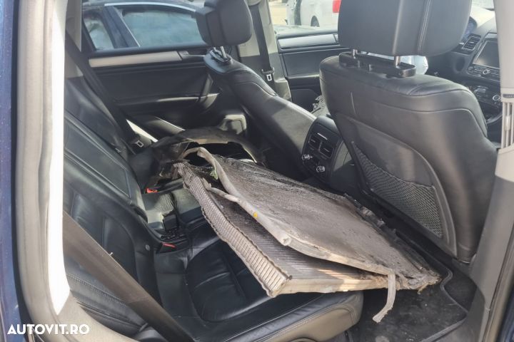 Radiator clima spate 7l0820101d Volkswagen VW Touareg generatia 2 7P - 9