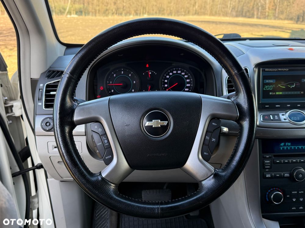 Chevrolet Captiva 2.2 D LTZ - 19
