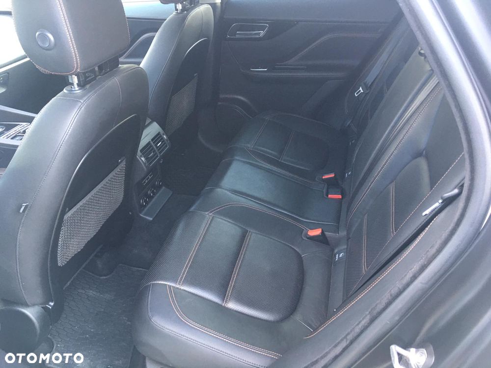 Jaguar F-Pace 25t AWD Prestige - 11