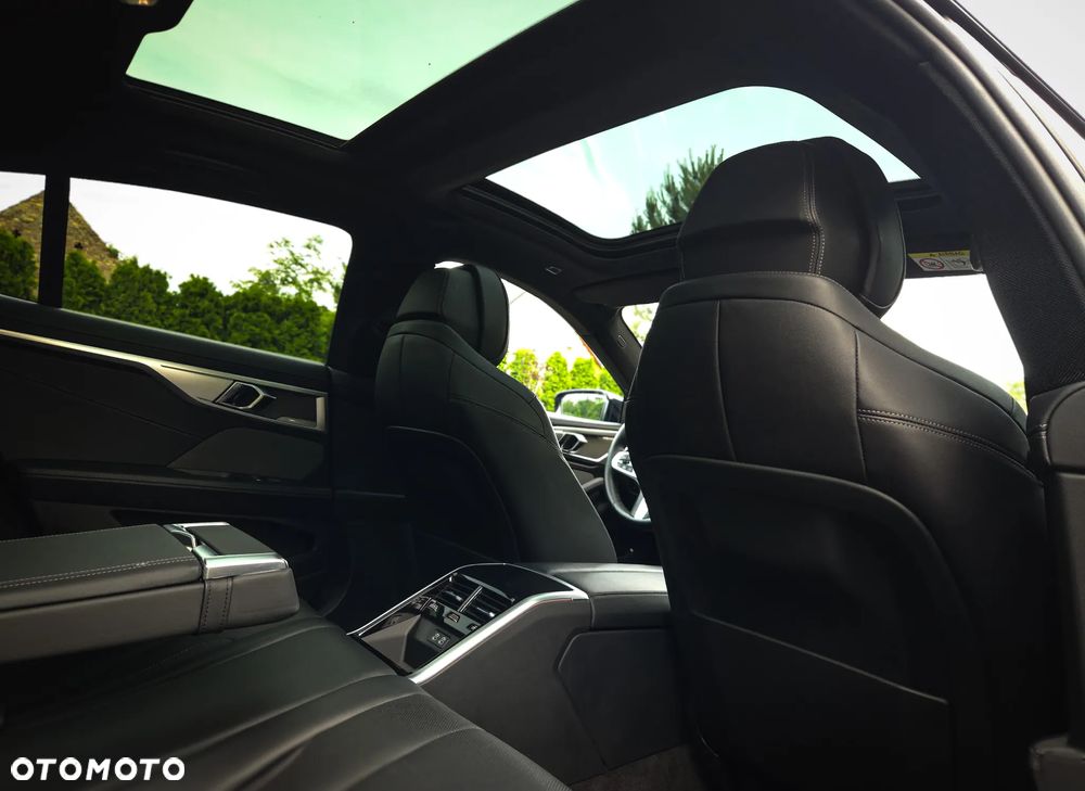 BMW Seria 8 840i - 33