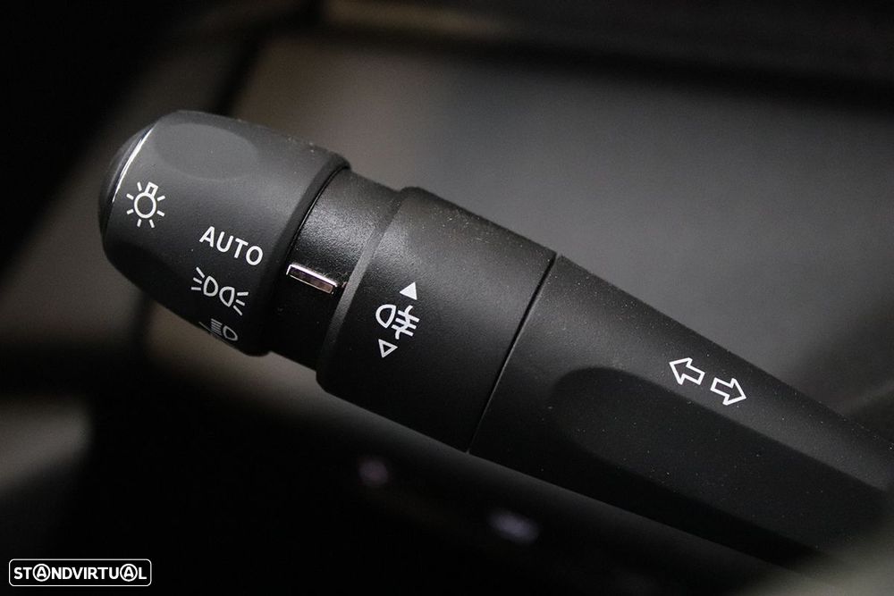 Peugeot 408 1.2 PureTech Allure EAT8 - 18