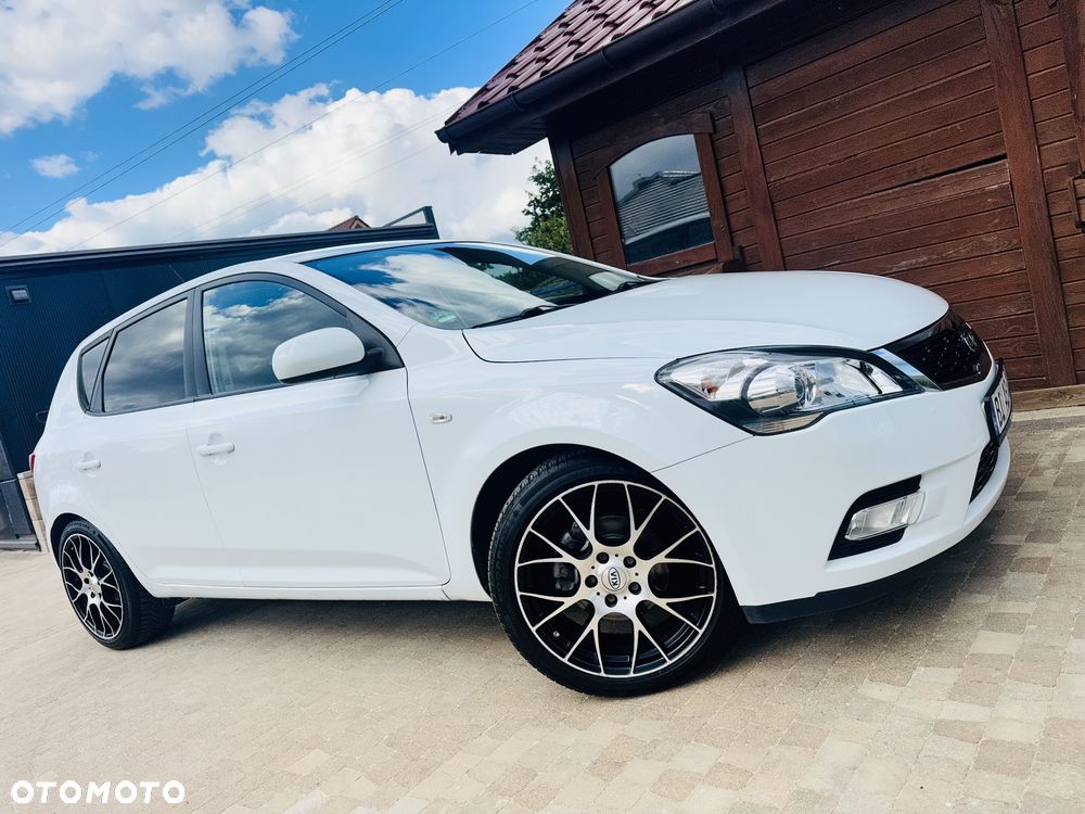 Kia Ceed 1.4 CVVT Dream-Team Edition - 25