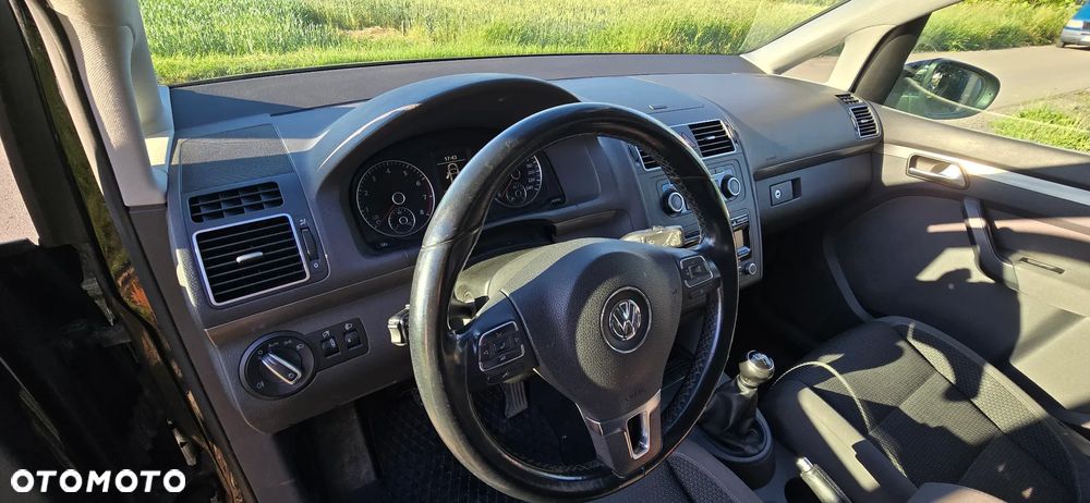 Volkswagen Touran - 27