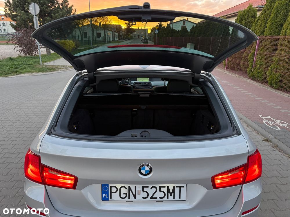 BMW Seria 5 525d Sport-Aut Modern Line - 11