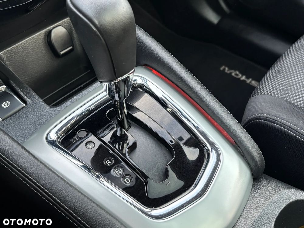 Nissan Qashqai 1.6 DCi Xtronic TEKNA - 25