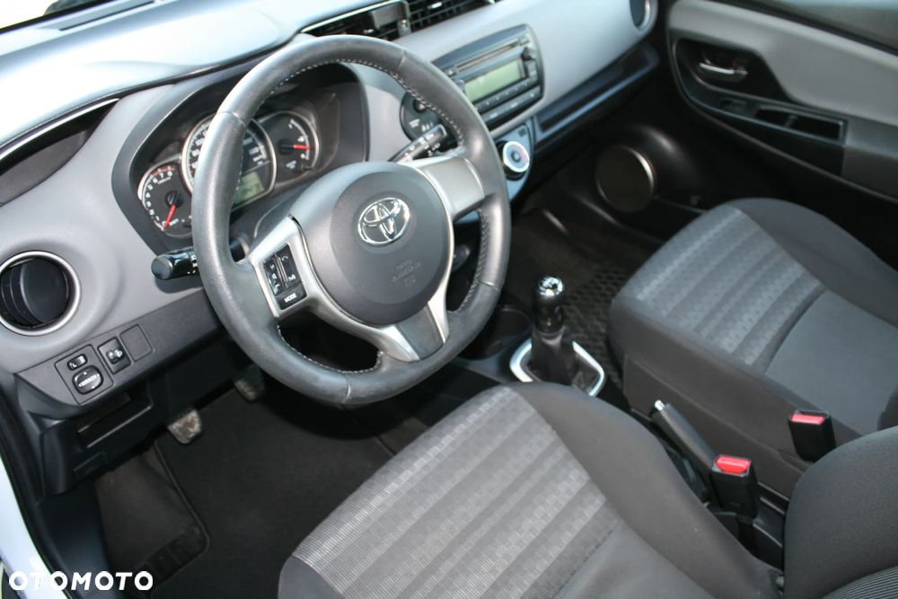 Toyota Yaris 1.0 Premium - 9