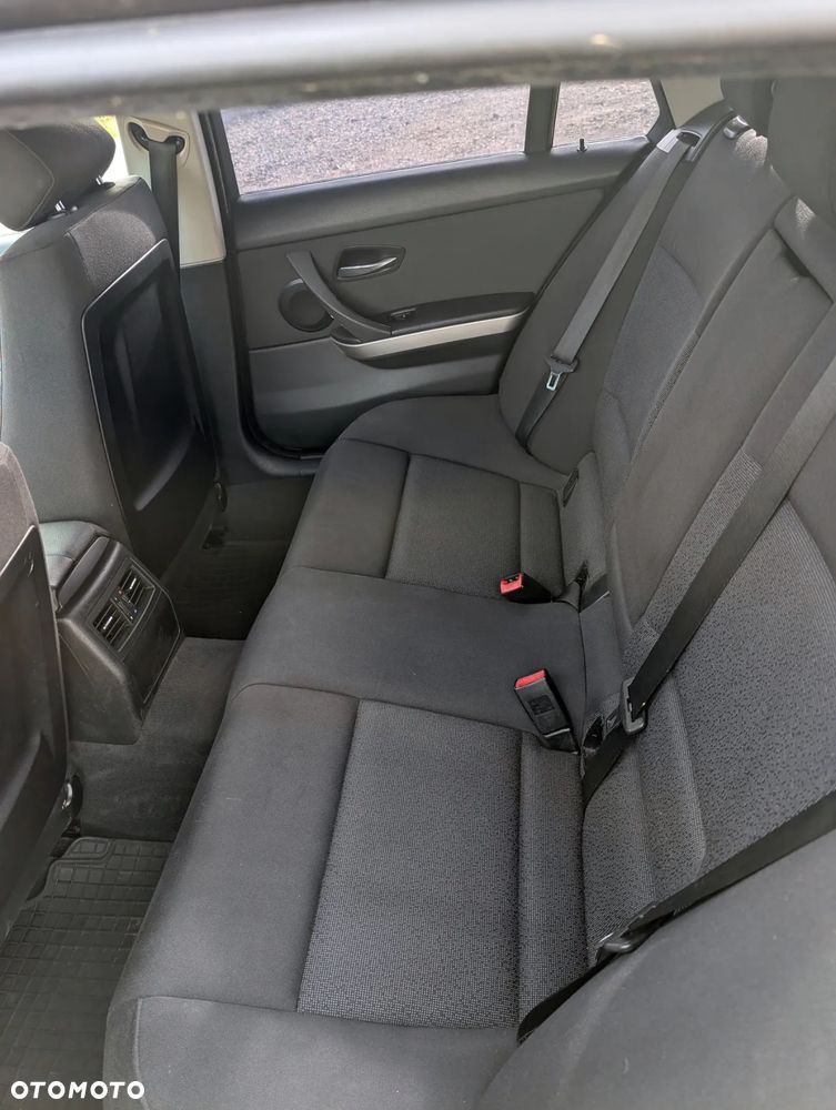 BMW Seria 3 318d - 24