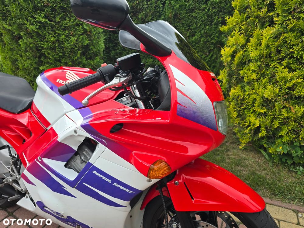 Honda CBR - 9