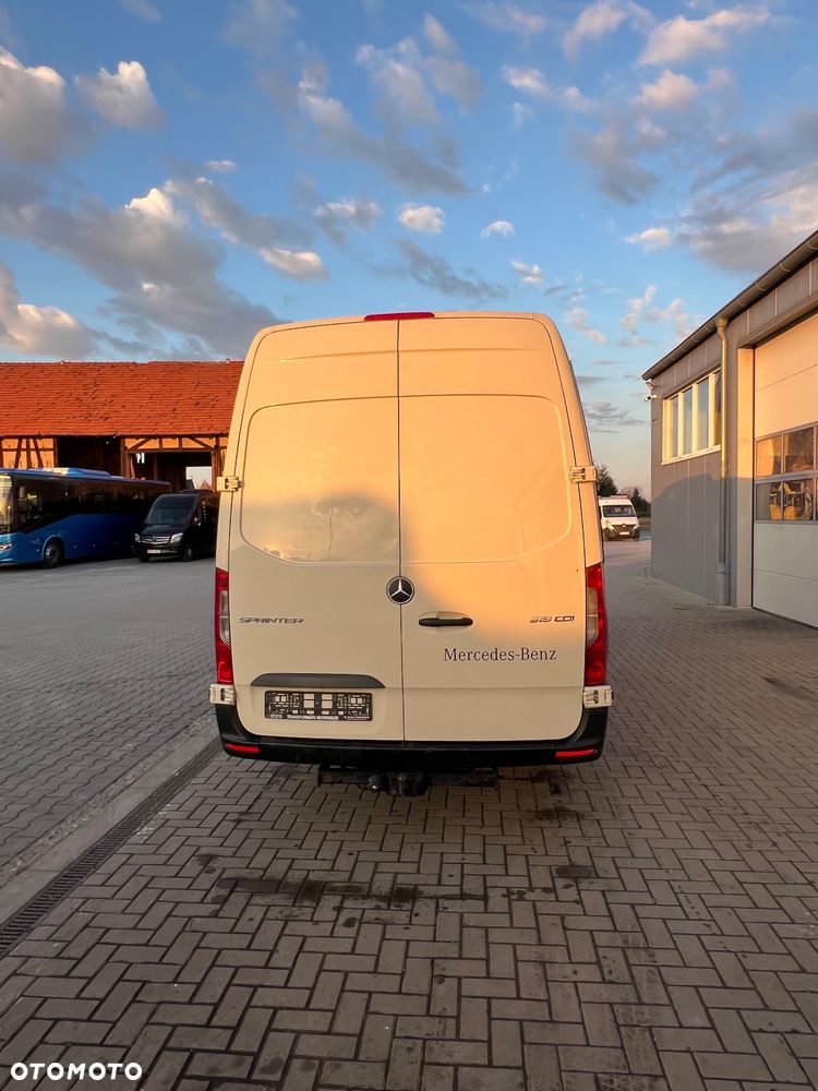 Mercedes-Benz 519 model - 5