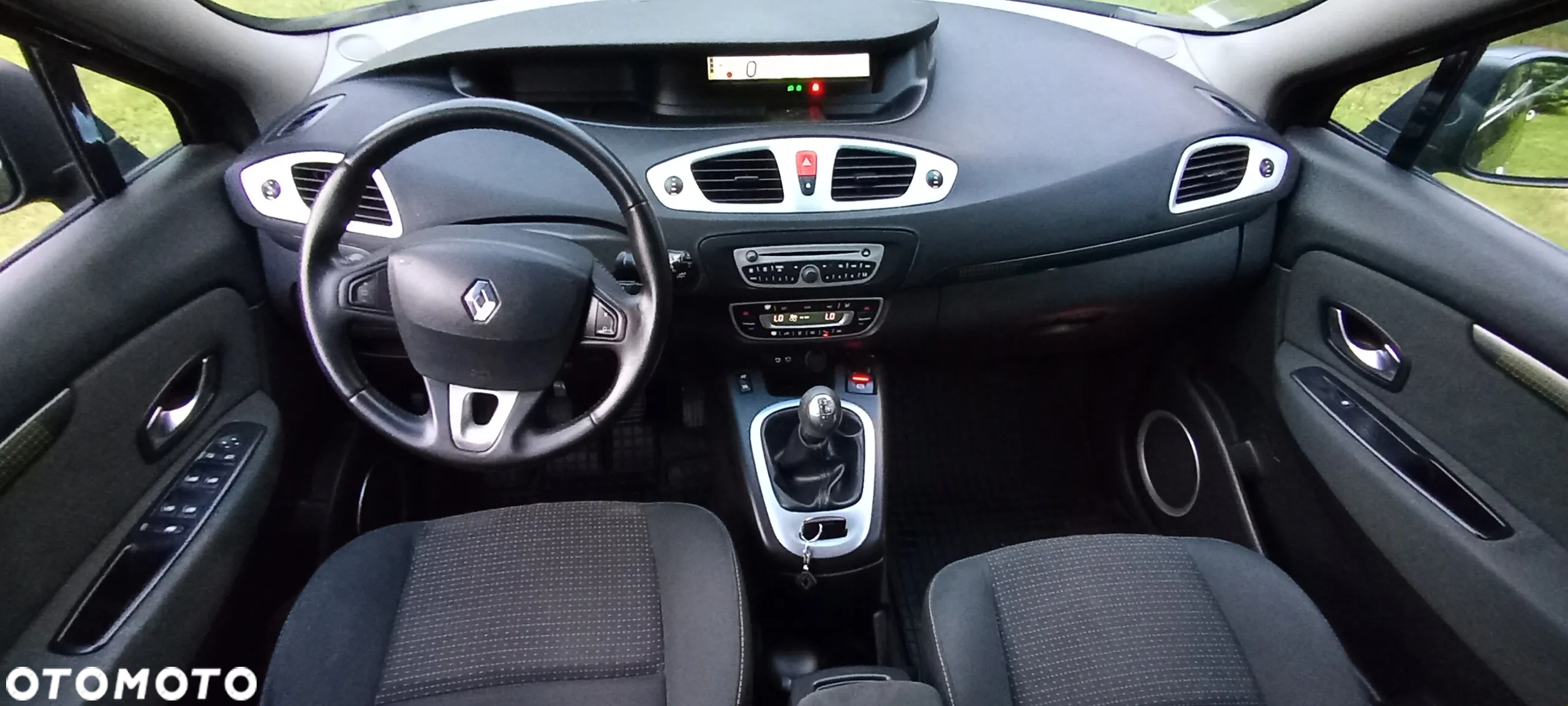 Renault Scenic 1.5 dCi Emotion - 9