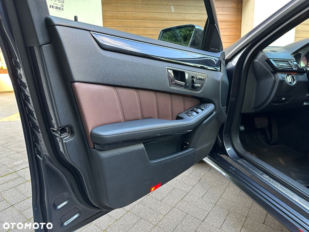 Mercedes-Benz Klasa E 350 CDI DPF BlueEFFICIENCY 7G-TRONIC Avantgarde - 38