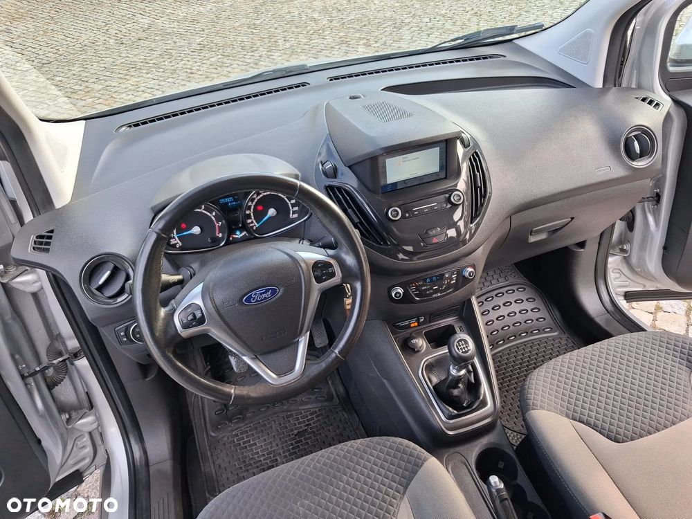 Ford Tourneo Courier - 12