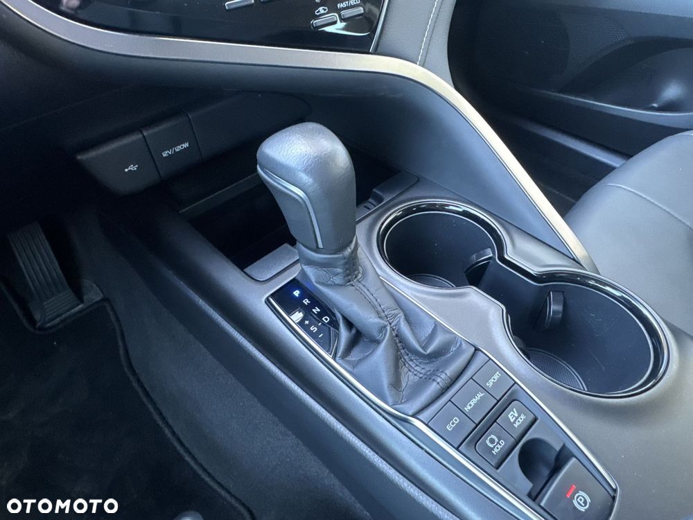 Toyota Camry 2.5 Hybrid Prestige CVT - 28