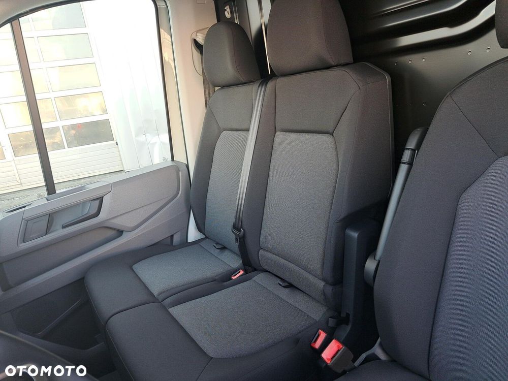 Volkswagen Crafter 35 Furgon z wysokim dachem silnik: 2,0 l EU6 SCR 140 KM / skrzynia biegów: Przedni napęd automatyczna 8-biegowa rozstaw osi: 3640 mm - 12