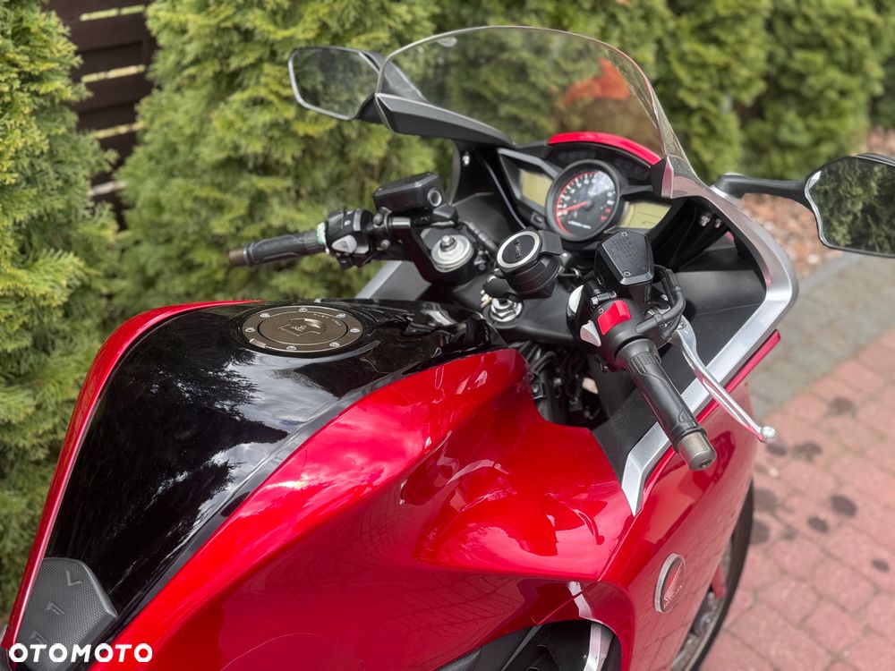 Honda VFR - 13