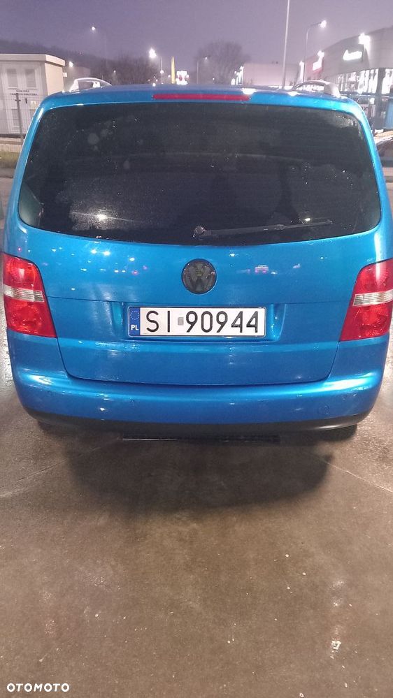 Volkswagen Touran 2.0 TDI Trendline DSG - 4