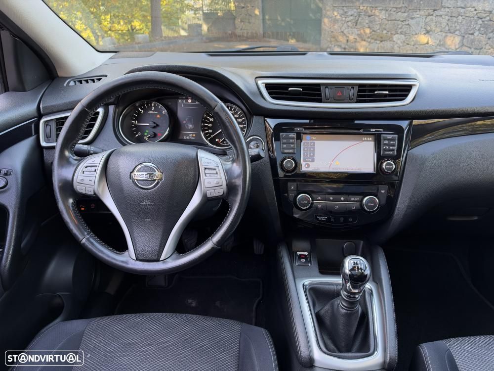 Nissan Qashqai 1.5 dCi N-Connecta 18 - 19