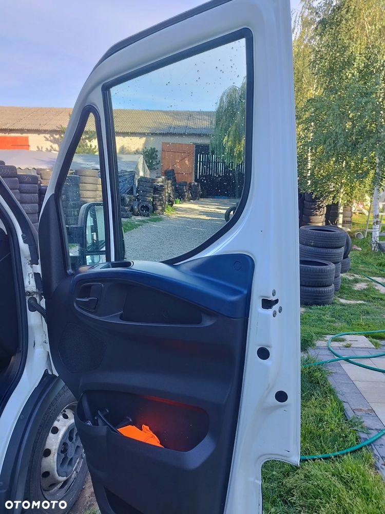 Iveco Furgon - 20