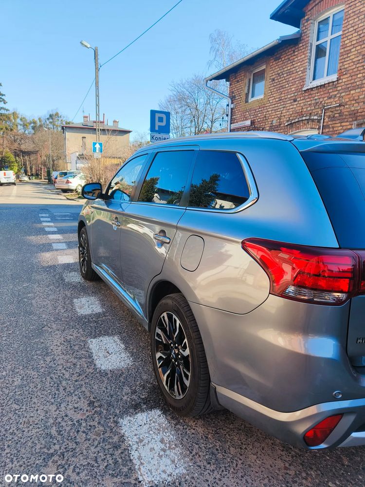 Mitsubishi Outlander 2.0 4WD Plus - 10