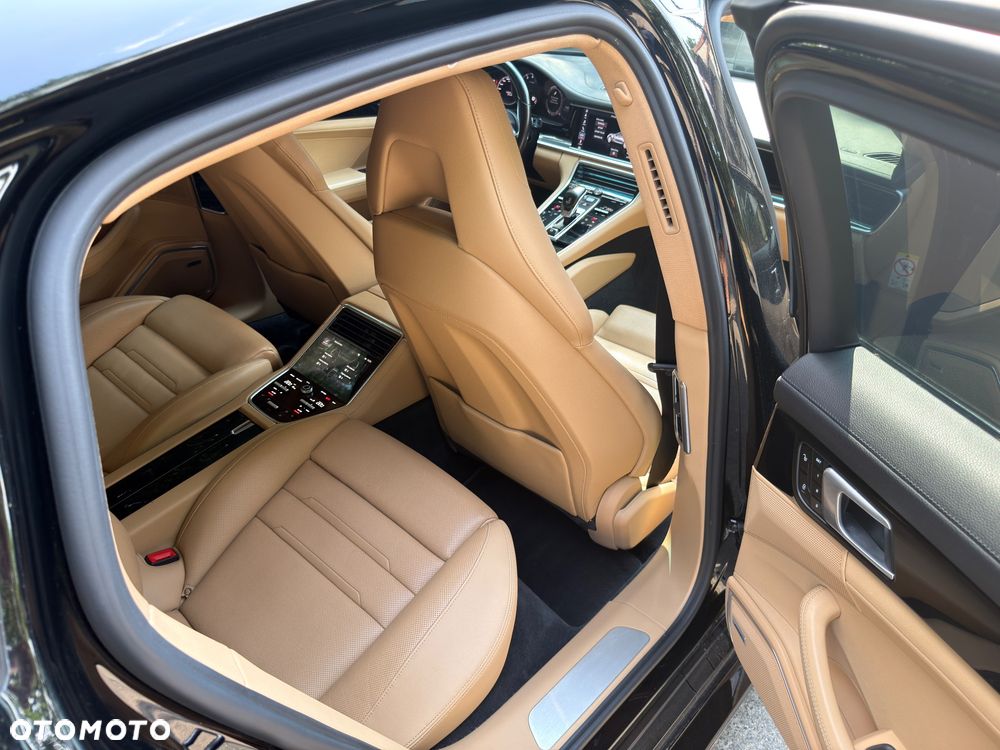Porsche Panamera 4 - 9