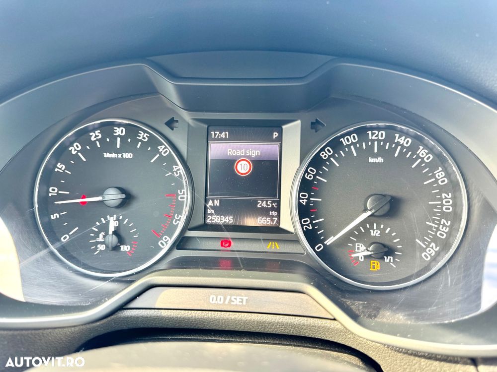 Skoda Octavia 2.0 TDI STYLE DSG - 26