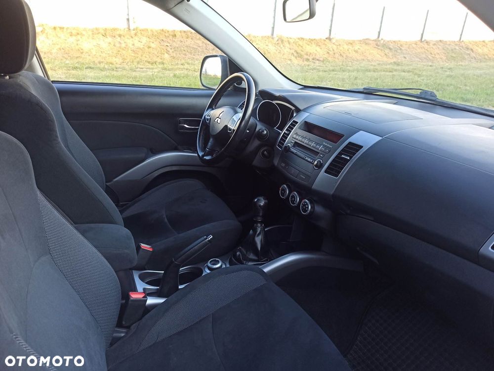 Mitsubishi Outlander 2.0 DID Intense - 14