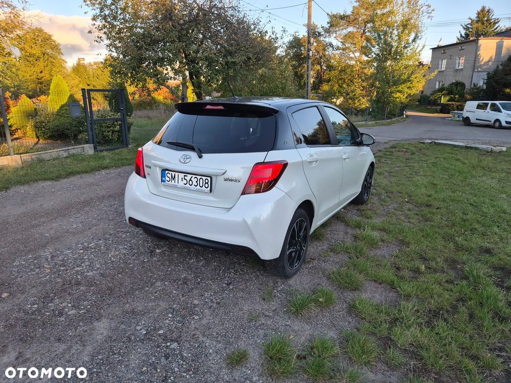 Toyota Yaris 2015 photo 2
