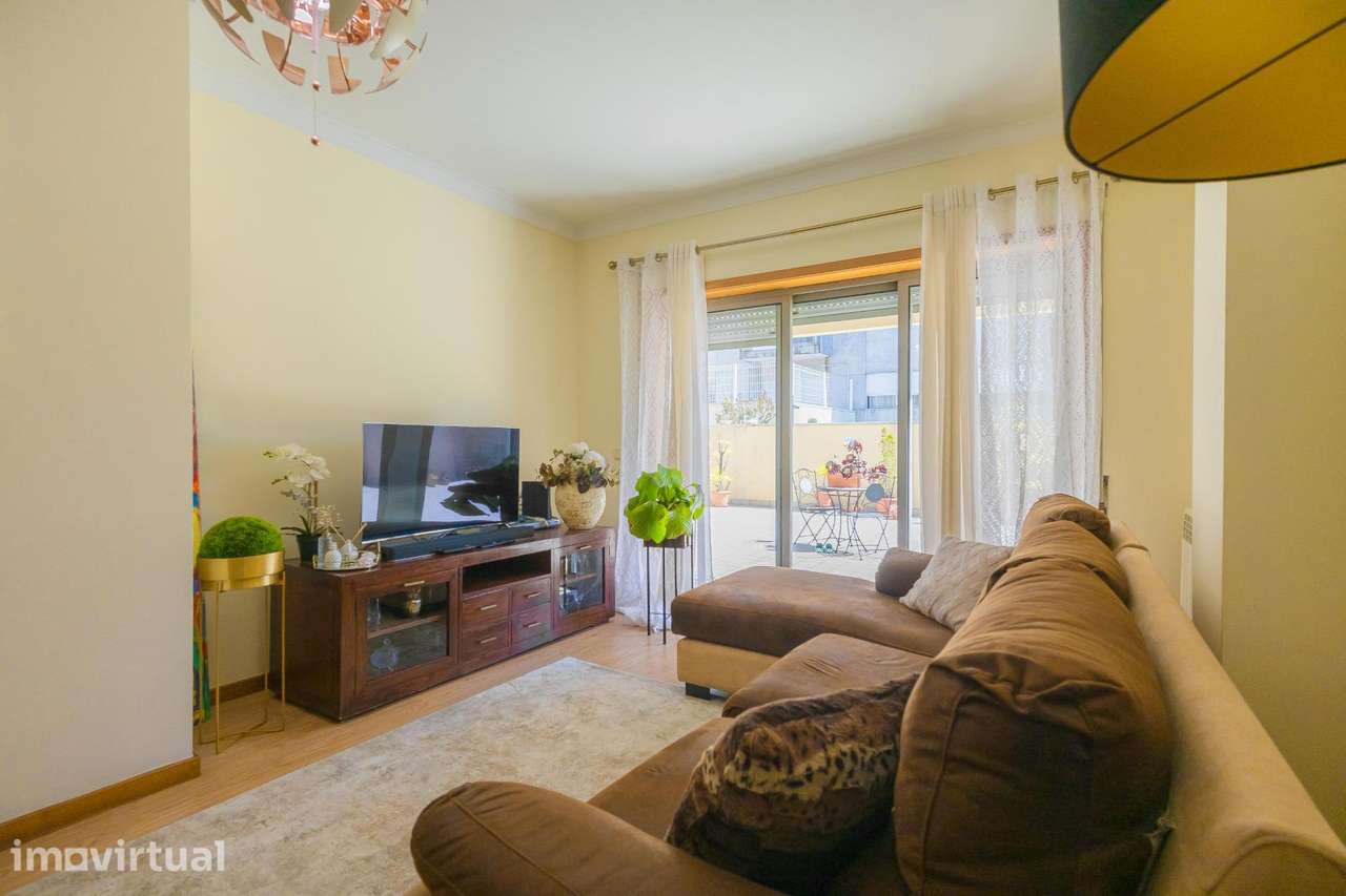 Apartamento T2 com Excelente Terraço e Garagem Box em Águas Santas - Grande imagem: 3/30