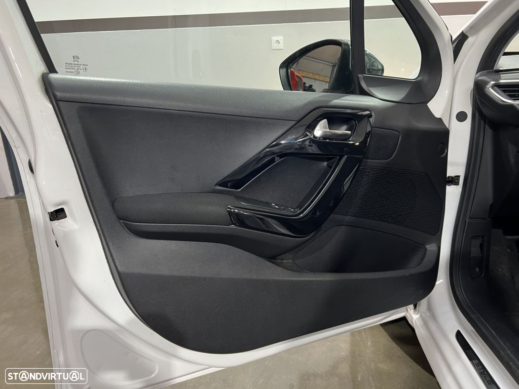 Peugeot 208 1.2 PureTech Style - 17
