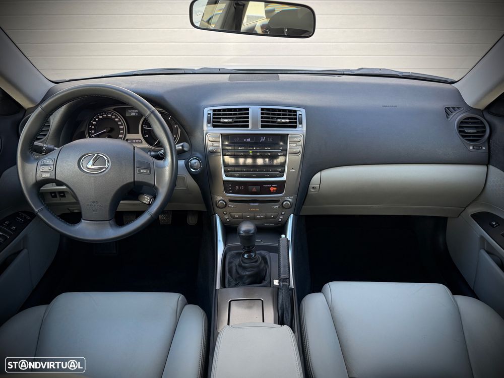 Lexus IS 220 d P.Luxury 4D - 6